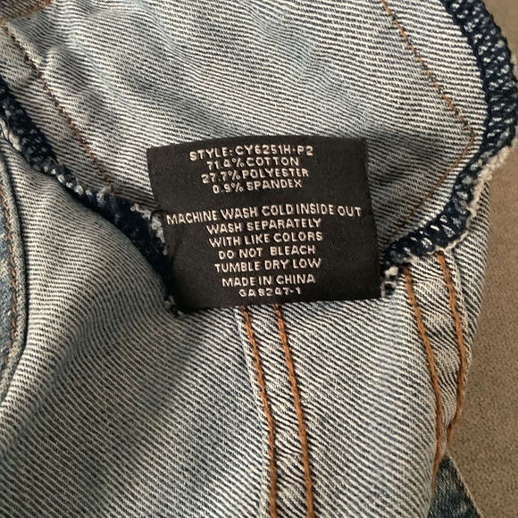 Large sleeveless jean jacket - Picture 4 of 5